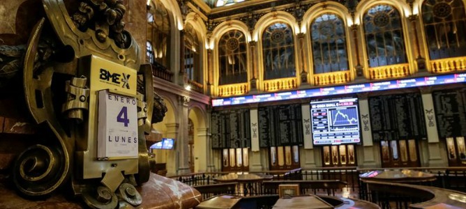 El IBEX 35 cae y se acerca a 9.300 puntos
