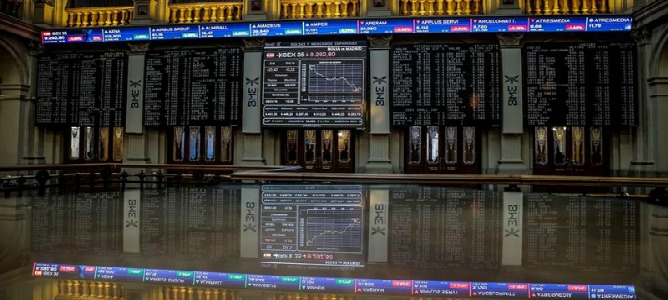 El IBEX cae 1,48% y cierra en mínimos de septiembre de 2013