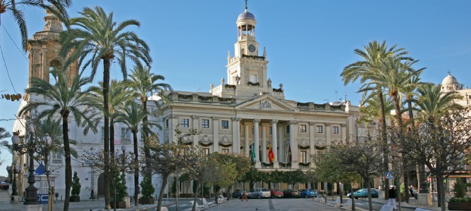 Desalojan el Ayuntamiento de Cádiz por una falsa amenaza de bomba