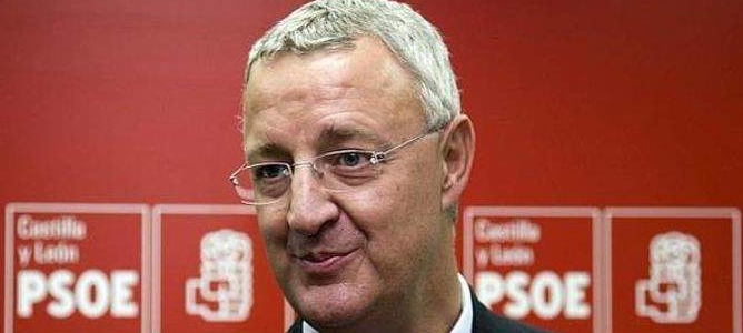 El ex ministro del PSOE Caldera ocupa la plaza de funcionario 19 años después