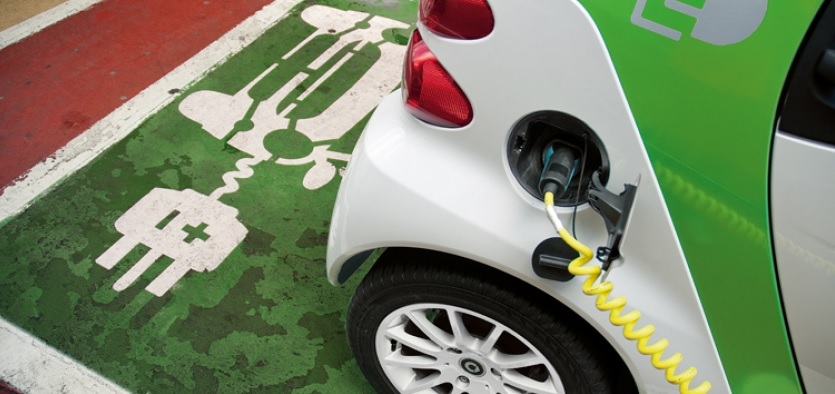 El coche eléctrico es ‘tan contaminante como el diésel actual’, denuncian los ingenieros industriales