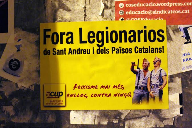 La CUP, contra la Legión en los ascensores del Ayuntamiento de Barcelona