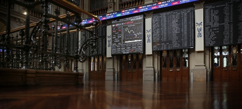 El IBEX 35 ya conoce el «no» a Brexit: IAG y Santander se disparan