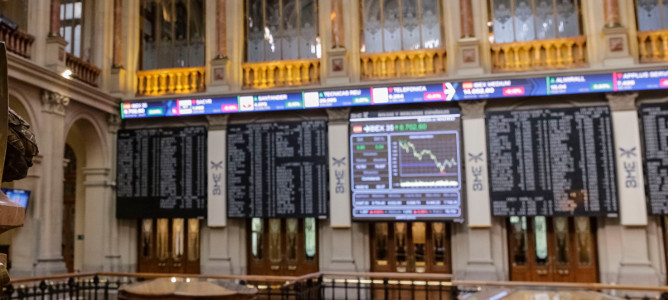 El IBEX 35 roza los 9.000 puntos tras perderlos hace tres semanas por debajo