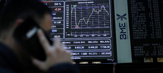 El IBEX 35 resurge por la banca y busca los 8.500 puntos