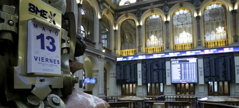 El Ibex 35 logra cerrar la semana al alza y por encima del 8.700