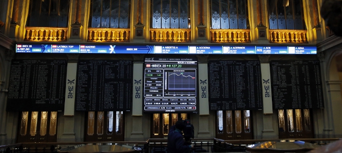 El IBEX 35 no puede con los 8.500 y pierde un 3,5% en la semana