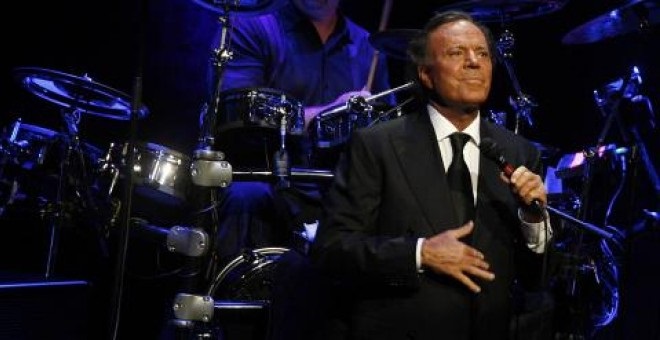 Julio Iglesias pospone sus conciertos en Uruguay, Chile, Argentina y Miami