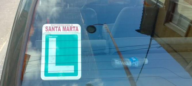 Los conductores menores de 25 pagan un 100% más en el seguro que los de 26