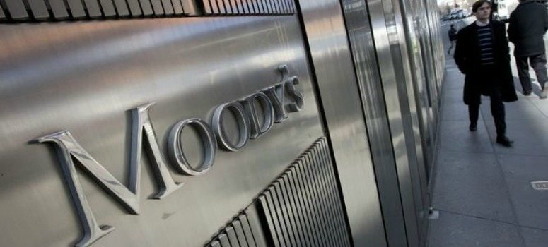 Moody’s insta a los bancos a recortar gastos y a mejorar su reputación