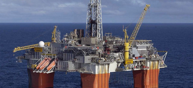 El petróleo baja de 32 dólares por primera vez desde 2004