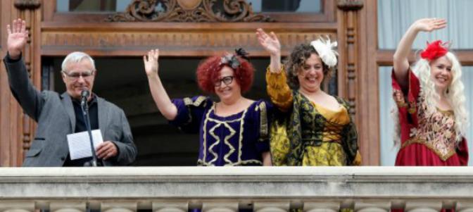 Ribó recibe a las tres ‘reinas magas’ de la República