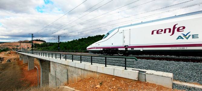 Renfe programa 11.000 plazas adicionales para el puente de Andalucía
