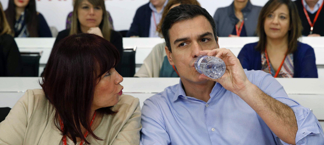 El PSOE propone a Podemos reformar el 135, pese a que firmó mantenerlo con C’s