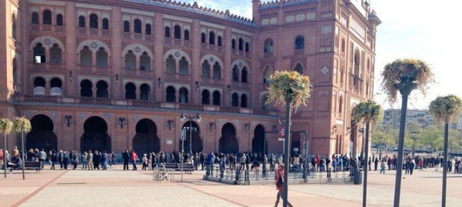 Tremendas colas en Las Ventas y la web caída para comprar las entradas de San Isidro