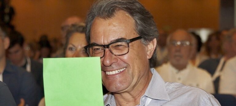 La Fiscalía pide diez años de inhabilitación para Mas por el 9N