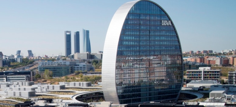 BBVA estudia despedir 2.000 trabajadores