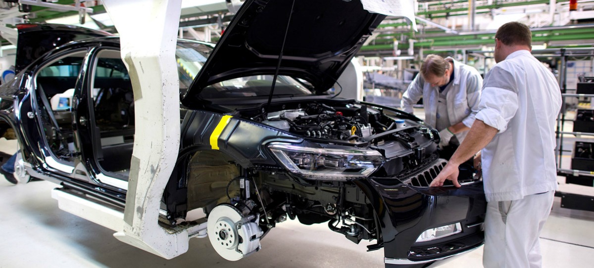 Volkswagen frena la producción del Passat por baja demanda