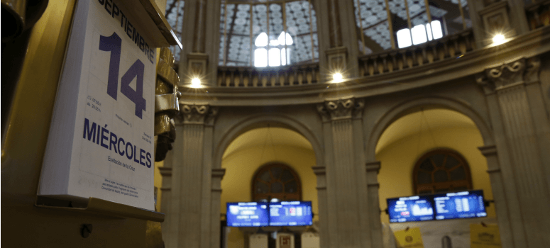 El IBEX 35 casi pierde los 8.700 puntos por la caída de la banca