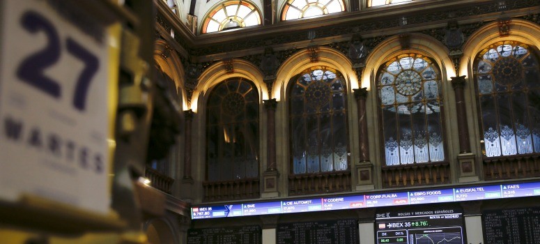 El IBEX 35 pierde los 8.700 puntos arrastrado por la banca