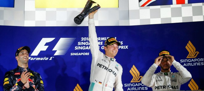 Rosberg gana en Singapur y supera a Hamilton