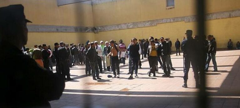 Barcelona trata de cerrar el CIE de Zona Franca