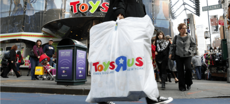 Compras en Toys "R" Us.