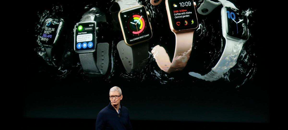 l presidente de Apple, Tim Cook presenta el Apple Macbook Pro durante un evento para dar a conocer las actualizaciones y nuevos productos de la compañía en la sede de Apple en Cupertino, California, Estados Unidos hoy 27 de octubre de 2016. EFE