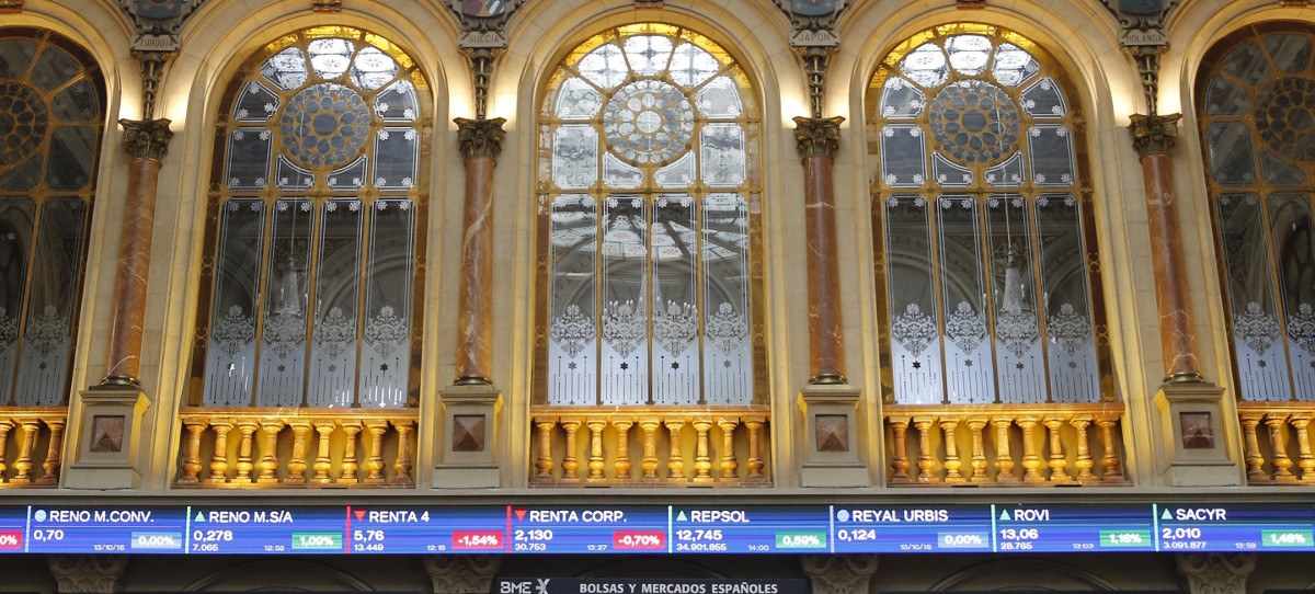 El IBEX 35 intenta el asalto al 8.800 en la temporada de resultados