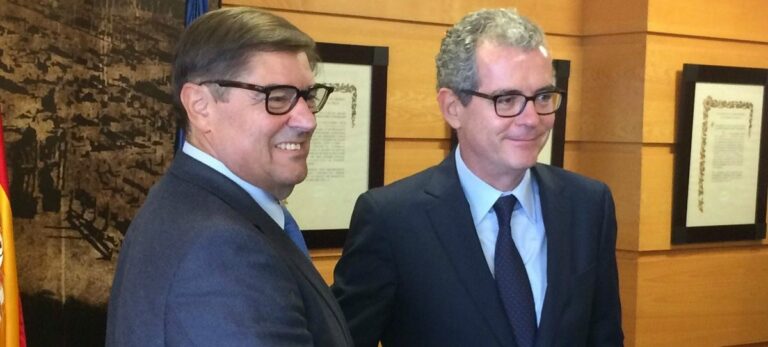 Inditex aporta 1,45 millones de euros a la Universidad de Coruña para financiar investigadores