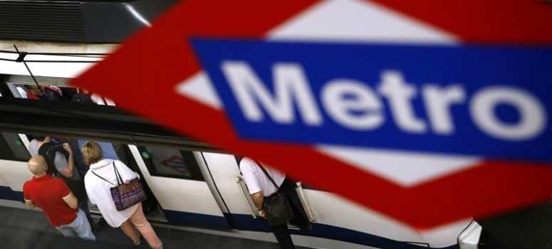 Ya se puede recargar el móvil gratis en el Metro de Madrid