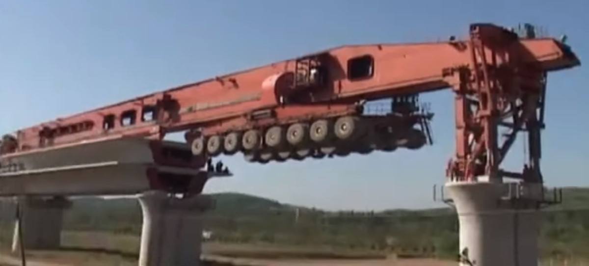 VÍDEO: SLJ900, el monstruo que se usa en China para construir puentes