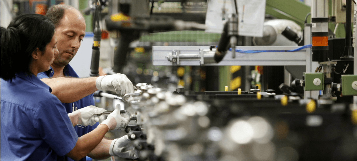 Empresarios y sindicatos preacuerdan subir salarios un 4% en 2023 y 3% en 2024 y 2025