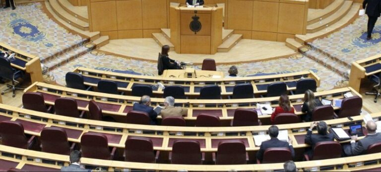 Escaños vacíos en el Senado