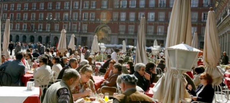 El turismo, el sector aéreo, cultura, ocio y espectáculos piden devolver las reservas contratadas con bonos y no en dinero en efectivo