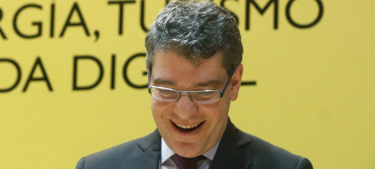 FACUA tacha de inmoral que las eléctricas suban beneficios mientras cortan la luz