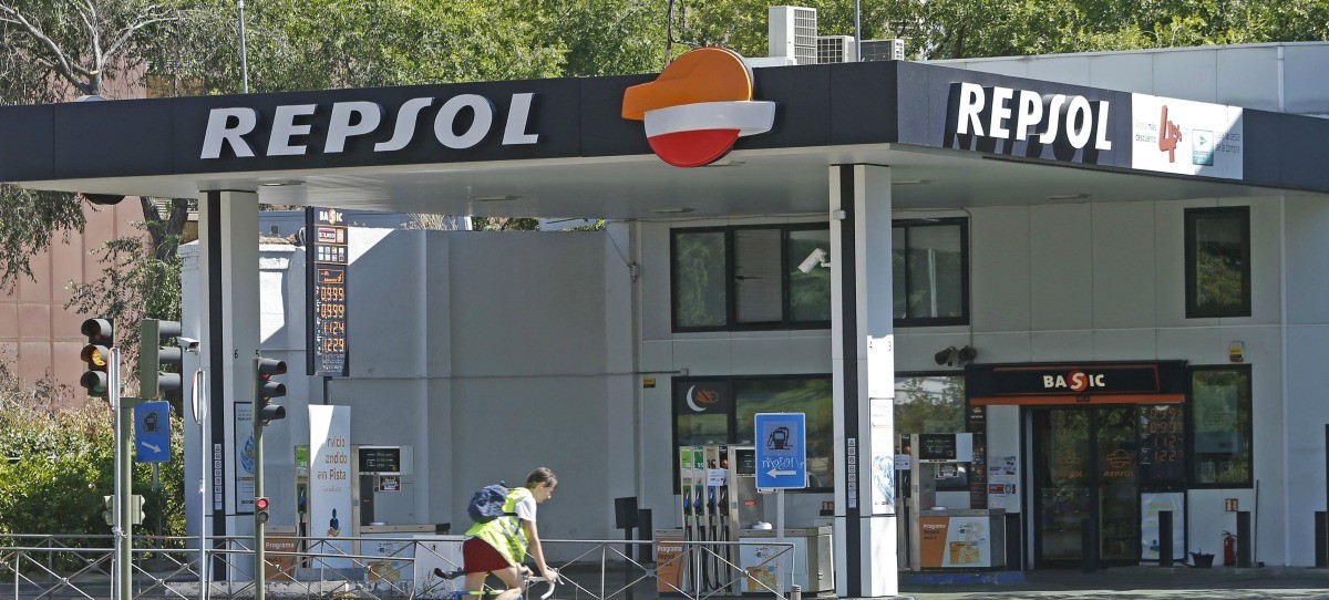 Llenar el depósito con gasolina o diésel cuesta 22 euros más que en 2021