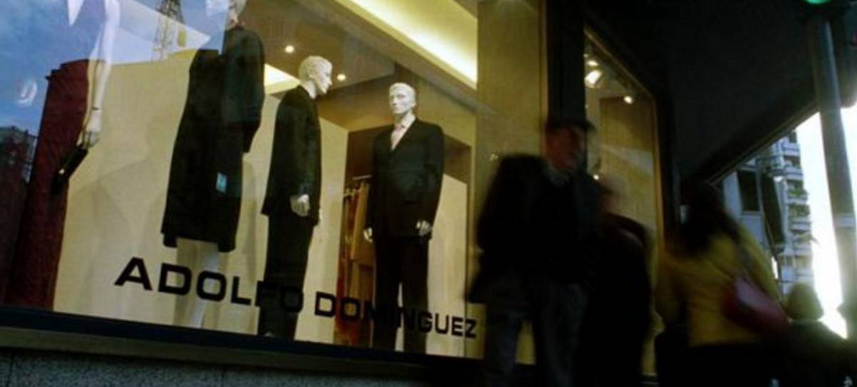 Adolfo Domínguez aumenta las pérdidas, pero reduce la deuda