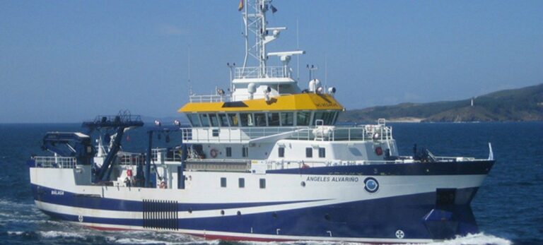 La armada británica lanza bengalas contra un buque oceanográfico español en Gibraltar