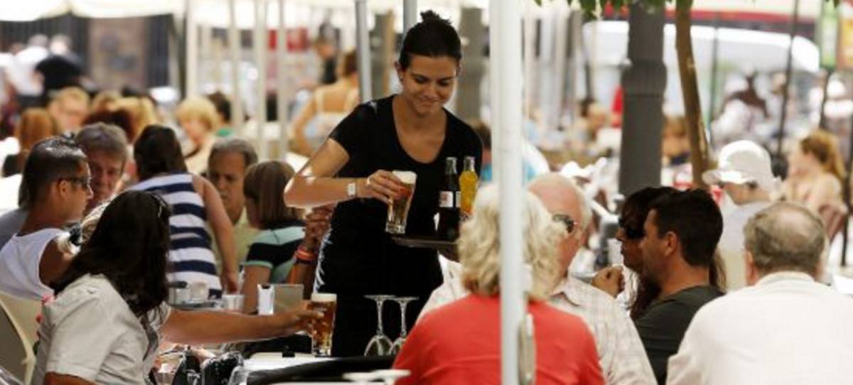 El Gobierno amplía al 50 por ciento el aforo permitido en terrazas en fase 1