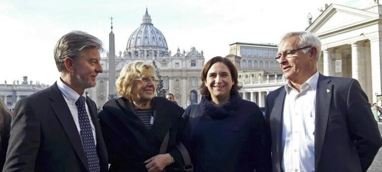 Colau y Carmena, obsesionadas con el coche privado