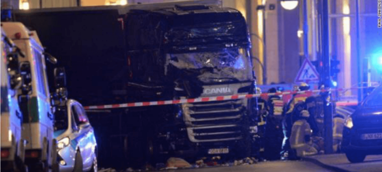 Imagen del camión que irrumpió en el mercadillo de Berlín