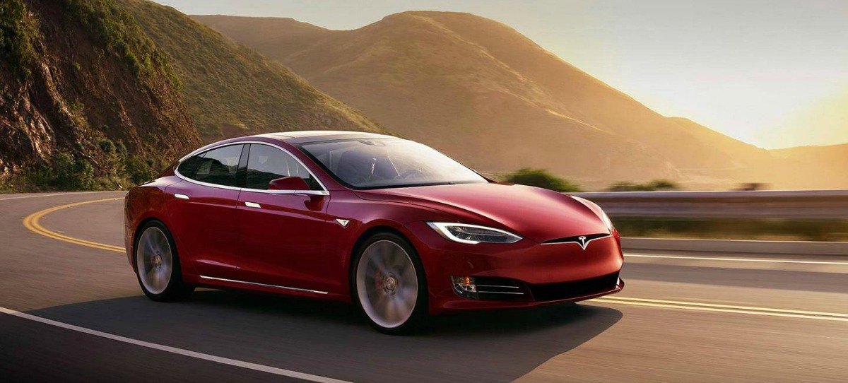 Uber elige Madrid para lanzar su servicio de coches eléctricos Tesla