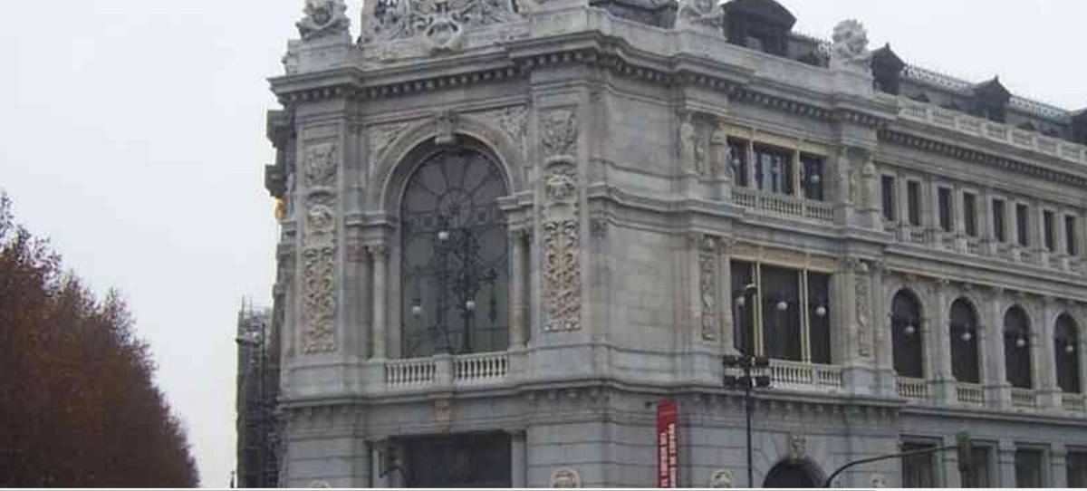 La banca española ajusta plantillas ante el desafío tecnológico y las fusiones