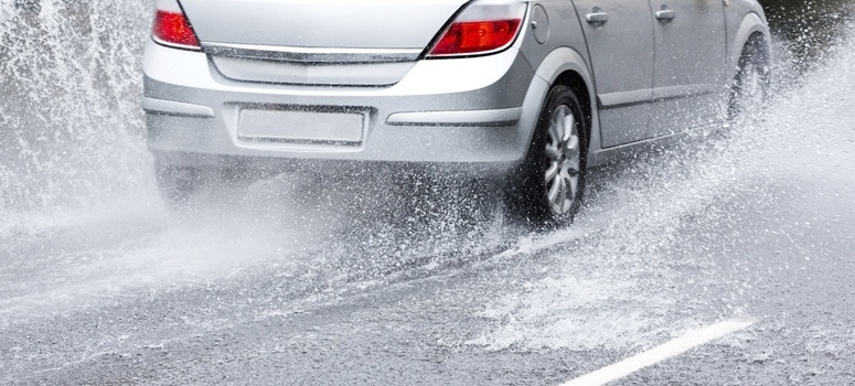 10 consejos para conducir con fuerte lluvia
