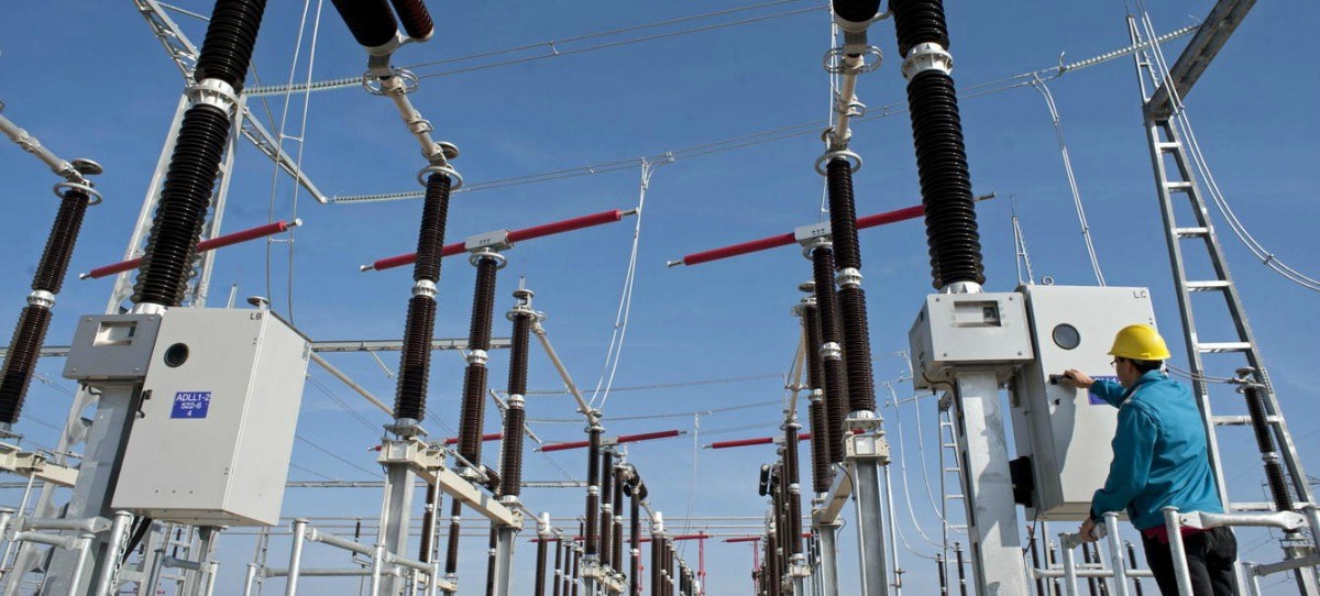 Las cementeras alertan de cierres y despidos por el alza de la electricidad