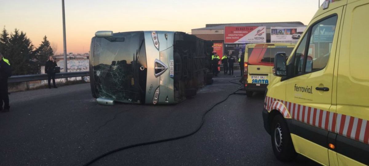 El conductor del autobús escolar volcado en Madrid da positivo por cocaína