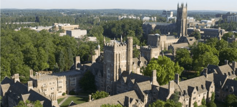 Feministas piden en la Universidad que no se hable de Dios en masculino