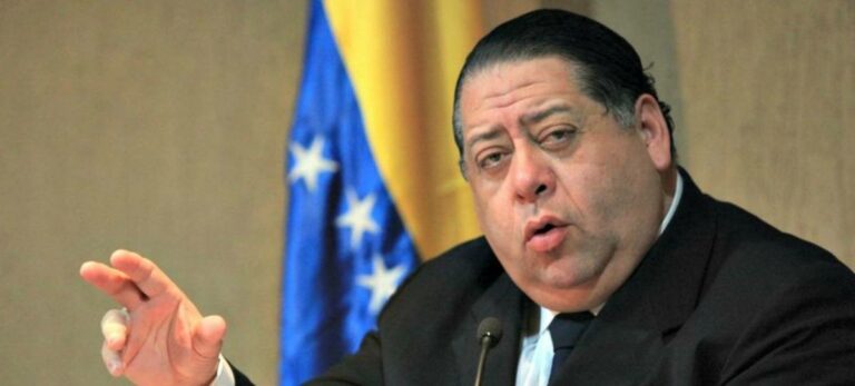 El chavista Escarrá celebra fin de año en el Ritz