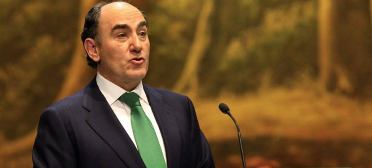 Las eléctricas, preocupadas por su reputación, cargan contra Rajoy: puede bajar el "excesivo" IVA